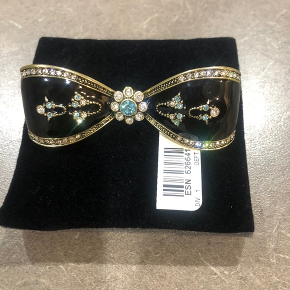 Heidi Daus Jewelry - Heidi Daus DISNEY's MARY POPPINS RET. Bow Tie PIN